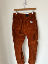 Load image into Gallery viewer, Carhartt Pants Size 3/4 (27)
