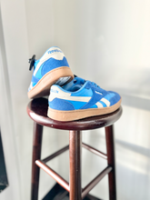 Load image into Gallery viewer, Reebok Casual Shoes Womens 7.5
