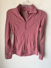 Load image into Gallery viewer, Lululemon Athletic Top Size Small
