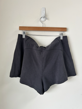 Load image into Gallery viewer, Lulu Lemon Athletic Shorts Size 9/10
