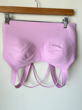Load image into Gallery viewer, Lululemon Sports Bra Size Large
