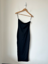 Load image into Gallery viewer, Forever 21 Maxi Dress Size Medium
