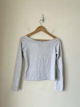Load image into Gallery viewer, Brandy Melville Long Sleeve Top Size Small
