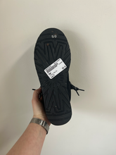Load image into Gallery viewer, Uggs Casual Shoes Womens 9
