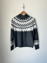 Load image into Gallery viewer, Max Studio Sweater Size Small
