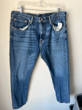 Load image into Gallery viewer, Levi Denim Size 36
