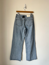 Load image into Gallery viewer, Denim Size 2 (26)
