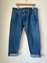 Load image into Gallery viewer, Levi Denim Size 36
