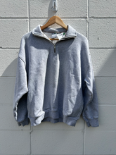 Load image into Gallery viewer, Tna Sweatshirt Size Small
