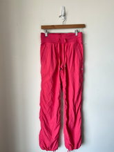 Load image into Gallery viewer, Lululemon Athletic Pants Size 3/4 (27)
