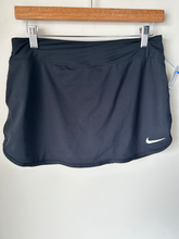 Load image into Gallery viewer, Nike Athletic Shorts Size Medium
