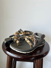 Load image into Gallery viewer, Chaco Sandals Womens 6.5
