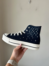 Load image into Gallery viewer, Converse Casual Shoes Womens 9
