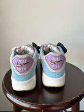 Load image into Gallery viewer, Nike Womens Athletic Shoes Womens 8.5
