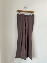 Load image into Gallery viewer, Sunday Best Pants Size Small
