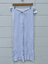 Load image into Gallery viewer, White Fox Pants Size Extra Small
