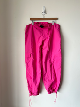 Load image into Gallery viewer, Fashion Nova Pants Size Extra Small
