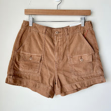 Load image into Gallery viewer, American Eagle Shorts Size 7/8
