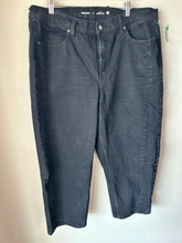 Load image into Gallery viewer, Old Navy Pants Size 18/20 (36)
