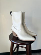 Load image into Gallery viewer, Universal Thread Boots Womens 11
