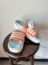 Load image into Gallery viewer, Adidas Sandals Womens 8
