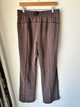 Load image into Gallery viewer, Lulu Lemon Athletic Pants Size 9/10 (30)
