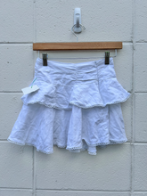 Load image into Gallery viewer, White Fox Short Skirt Size Extra Small
