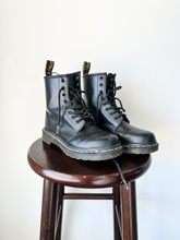 Load image into Gallery viewer, Dr Martens Boots Womens 6
