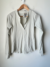 Load image into Gallery viewer, Skims Long Sleeve T-Shirt Size Extra Large
