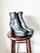 Load image into Gallery viewer, Divided Boots Womens 7.5
