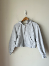 Load image into Gallery viewer, Lululemon Sweatshirt Size Extra Small
