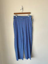 Load image into Gallery viewer, Pants Size Medium

