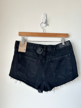 Load image into Gallery viewer, Pac Sun Shorts Size 5/6
