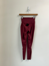 Load image into Gallery viewer, Lululemon Athletic Pants Size Extra Small
