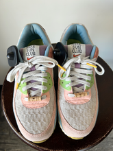 Load image into Gallery viewer, Nike Womens Athletic Shoes Womens 8.5
