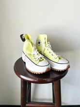 Load image into Gallery viewer, Converse Casual Shoes Womens 8
