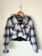 Load image into Gallery viewer, Ambiance Outerwear Size Small
