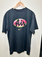 Load image into Gallery viewer, Nike T-shirt Size Medium
