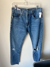 Load image into Gallery viewer, Levi Denim Size 30
