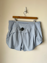 Load image into Gallery viewer, Lululemon Athletic Shorts Size 13/14
