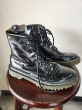 Load image into Gallery viewer, Dr Martens Boots Womens 7
