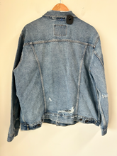 Load image into Gallery viewer, Levi Denim Outerwear Size Extra Large
