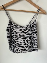 Load image into Gallery viewer, Skims Tank Top Size Medium
