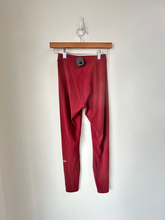 Load image into Gallery viewer, Alo Athletic Pants Size Small
