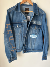 Load image into Gallery viewer, Von Dutch Outerwear Size Large
