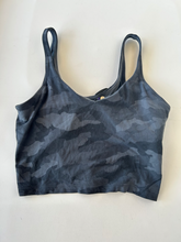 Load image into Gallery viewer, Lululemon Athletic Top Size Small
