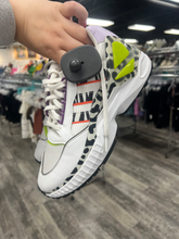 Load image into Gallery viewer, Adidas Womens Athletic Shoes Womens 8
