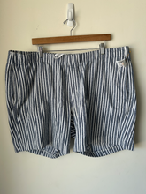 Load image into Gallery viewer, Vince Shorts Size XXL
