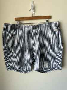 Vince Shorts Size XXL