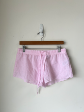 Load image into Gallery viewer, Edikted Shorts Size Medium
